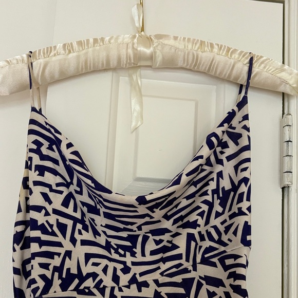 Abstract Blue and Off White Dress - Picture 2 of 8